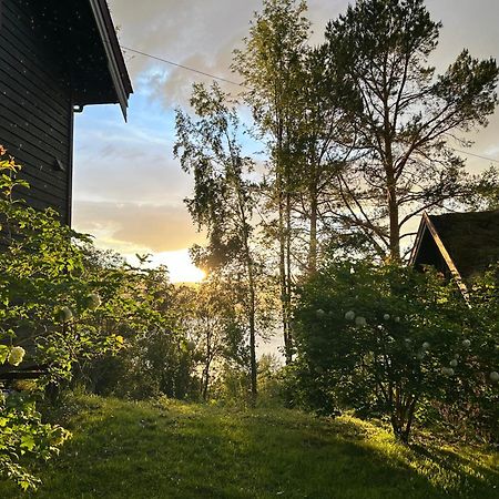 Stille Og Fredelig Ved Fjord Og Fjell Valsøybotn 외부 사진